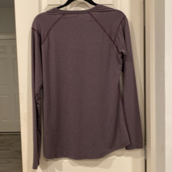 Long sleeve activewear T-shirt by Columbia in a soft purple color, Size medium - Picture 6 of 6